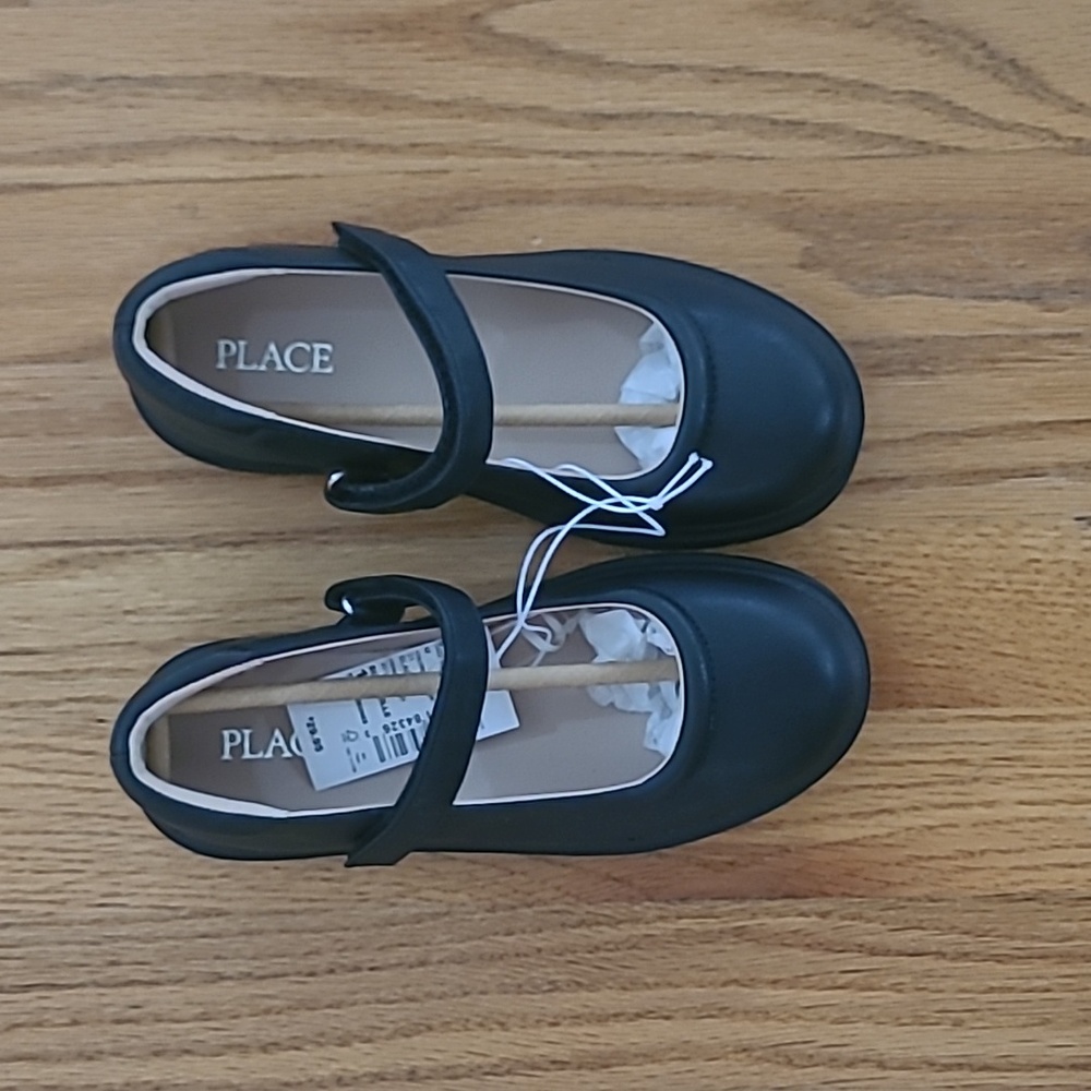 Girls size 1 Mary Jane style shoes. NWT